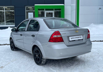 Подержанный автомобиль Chevrolet Aveo Sedan 2010 года (7 фото)