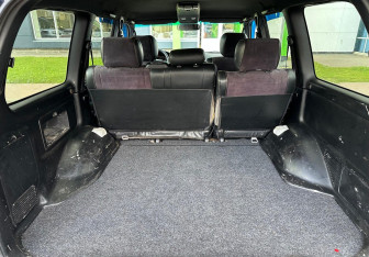 Подержанный автомобиль Toyota Land Cruiser Suv 2006 года (16 фото)