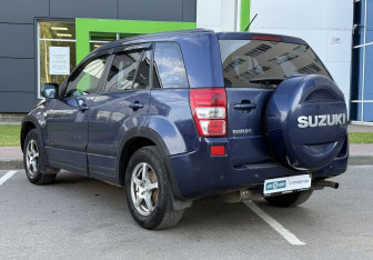 Подержанный автомобиль Suzuki Grand Vitara 2008 года (7 фото)