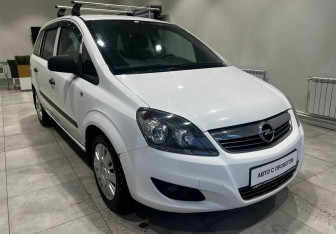 Подержанный автомобиль Opel Zafira Compactvan 2011 года (3 фото)