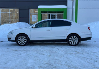 Подержанный автомобиль Volkswagen Passat Sedan 2008 года (8 фото)