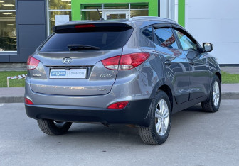 Подержанный автомобиль Hyundai ix35 2012 года (5 фото)