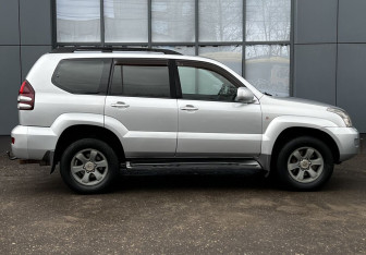 Подержанный автомобиль Toyota Land Cruiser Prado 2007 года (4 фото)