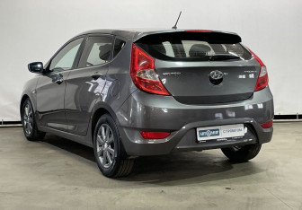 Подержанный автомобиль Hyundai Solaris Hatchback 2013 года (7 фото)