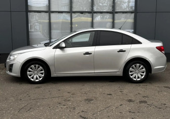 Подержанный автомобиль Chevrolet Cruze Sedan 2014 года (5 фото)