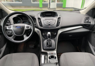 Подержанный автомобиль Ford Kuga 2014 года (12 фото)