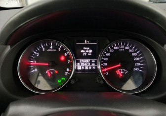 Подержанный автомобиль Nissan Qashqai+2 2011 года (17 фото)