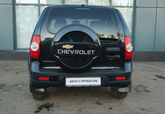 Подержанный автомобиль Chevrolet Niva 2018 года (8 фото)