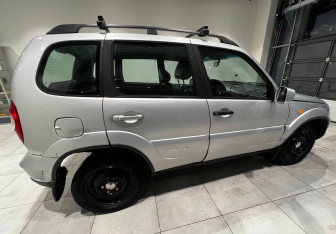 Подержанный автомобиль Chevrolet Niva 2010 года (4 фото)