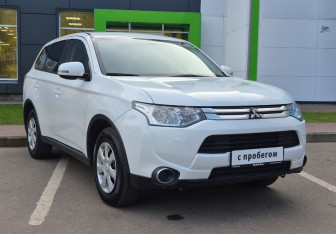 Подержанный автомобиль Mitsubishi Outlander 2014 года (3 фото)