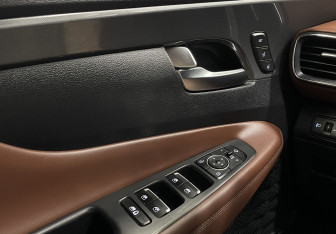 Подержанный автомобиль Hyundai Santa Fe 2021 года (17 фото)