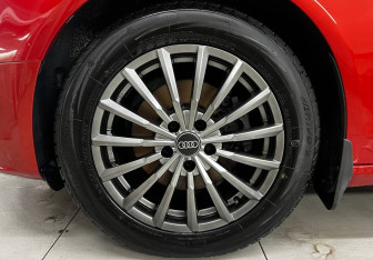 Подержанный автомобиль Audi A4 Sedan 2013 года (15 фото)