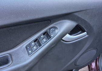 Подержанный автомобиль LADA (ВАЗ) Kalina Hatchback 2013 года (15 фото)