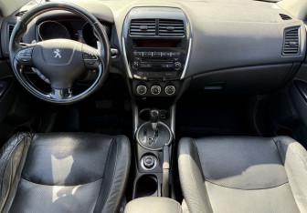 Подержанный автомобиль Peugeot 4008 2012 года (9 фото)
