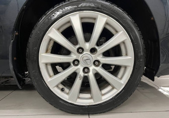 Подержанный автомобиль Toyota Auris Hatchback 2013 года (9 фото)