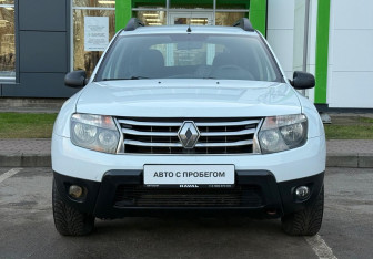 Подержанный автомобиль Renault Duster 2014 года (2 фото)
