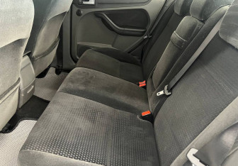 Подержанный автомобиль Ford Focus Sedan 2007 года (10 фото)