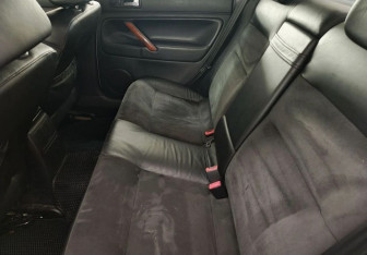 Подержанный автомобиль Volkswagen Passat Sedan 2002 года (10 фото)