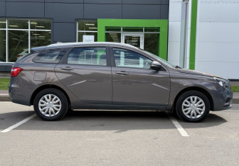 Подержанный автомобиль LADA (ВАЗ) Vesta Wagon 2021 года (4 фото)