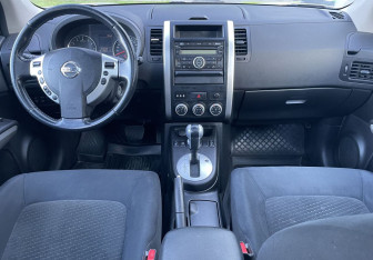 Подержанный автомобиль Nissan X-Trail 2011 года (11 фото)