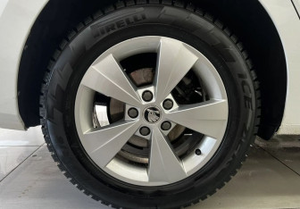 Подержанный автомобиль Skoda Octavia Liftback 2021 года (9 фото)