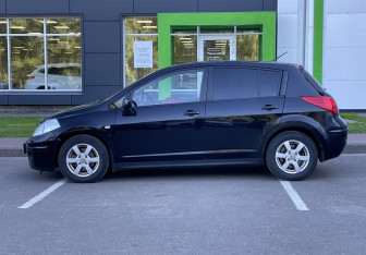 Подержанный автомобиль Nissan Tiida Hatchback 2008 года (8 фото)