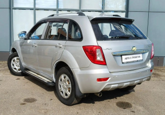Подержанный автомобиль Lifan X60 2015 года (6 фото)