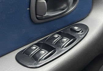 Подержанный автомобиль Kia Spectra Sedan 2006 года (16 фото)