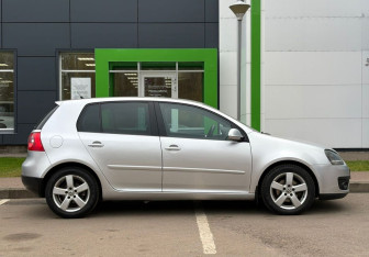 Подержанный автомобиль Volkswagen Golf Hatchback 2008 года (4 фото)