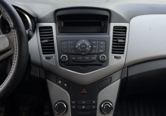 Подержанный автомобиль Chevrolet Cruze Sedan 2012 года (10 фото)