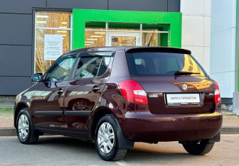 Подержанный автомобиль Skoda Fabia Hatchback 2011 года (7 фото)