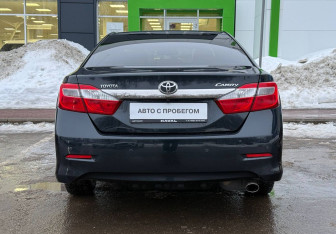 Подержанный автомобиль Toyota Camry Sedan 2012 года (6 фото)