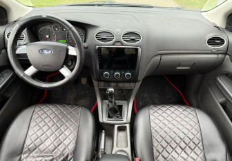 Подержанный автомобиль Ford Focus Sedan 2007 года (9 фото)