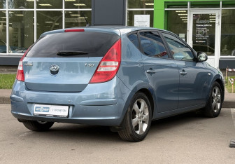 Подержанный автомобиль Hyundai i30 Hatchback 2009 года (5 фото)