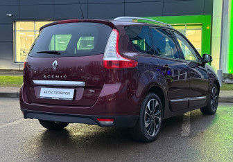 Подержанный автомобиль Renault Scenic 2015 года (5 фото)