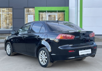 Подержанный автомобиль Mitsubishi Lancer Sedan 2011 года (7 фото)