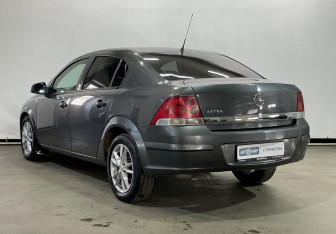 Подержанный автомобиль Opel Astra Sedan 2011 года (5 фото)