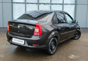 Подержанный автомобиль Renault Logan Sedan 2011 года (7 фото)