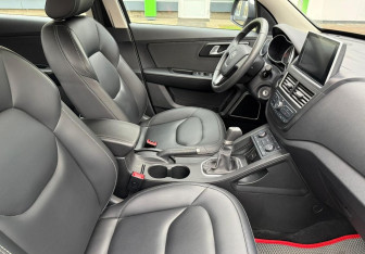 Подержанный автомобиль FAW Besturn X40 2021 года (10 фото)