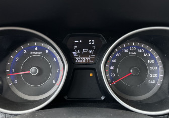 Подержанный автомобиль Hyundai Elantra Sedan 2014 года (12 фото)