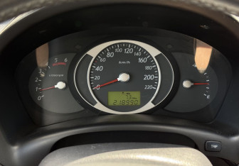 Подержанный автомобиль Hyundai Tucson 2008 года (12 фото)