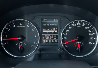 Подержанный автомобиль Nissan X-Trail 2011 года (12 фото)