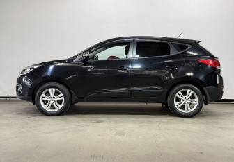 Подержанный автомобиль Hyundai ix35 2013 года (8 фото)