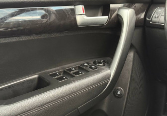 Подержанный автомобиль Kia Sorento 2015 года (17 фото)