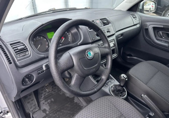 Подержанный автомобиль Skoda Fabia Hatchback 2012 года (9 фото)