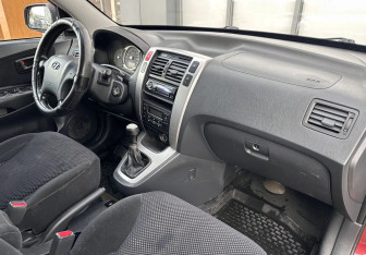 Подержанный автомобиль Hyundai Tucson 2008 года (13 фото)