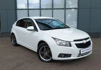 Подержанный автомобиль Chevrolet Cruze Hatchback 2012 года (3 фото)
