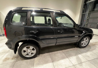 Подержанный автомобиль Chevrolet Niva 2012 года (7 фото)