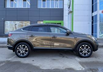 Подержанный автомобиль Renault Arkana 2019 года (4 фото)