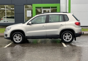 Подержанный автомобиль Volkswagen Tiguan 2013 года (8 фото)